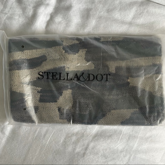 Stella & Dot Margeaux Camo Clutch - Picture 2 of 7